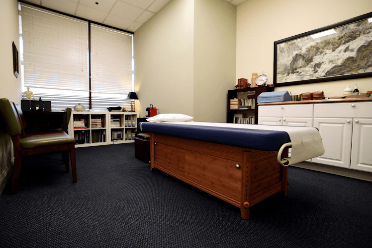 Yale Acupuncture & Herbs (예일한의원) clinic