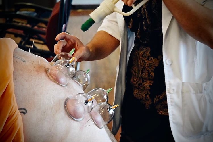 Erica Olstein, Acupuncturist clinic