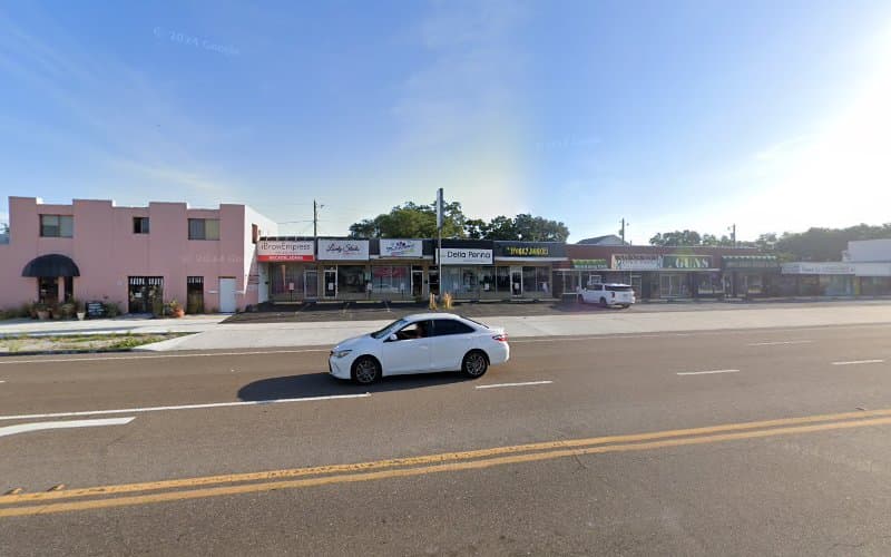 Paul De Lucia AP, Dom clinic