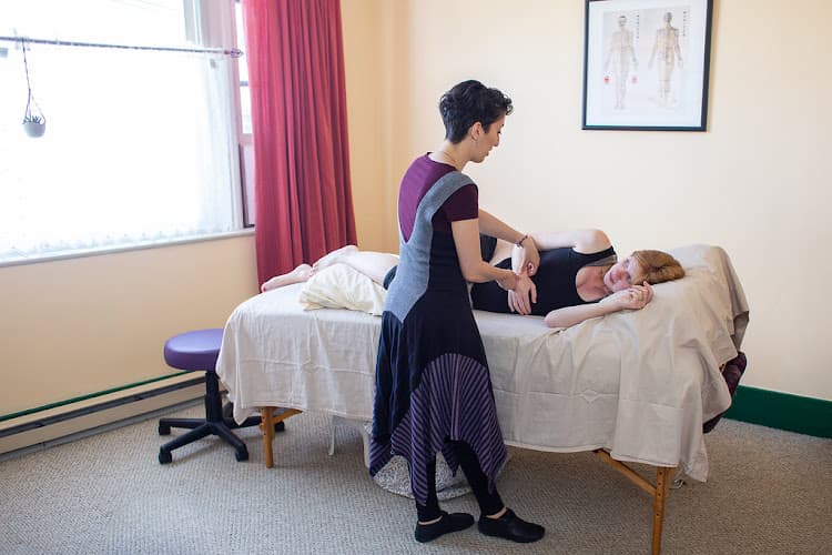 NEW MOON ACUPUNCTURE clinic