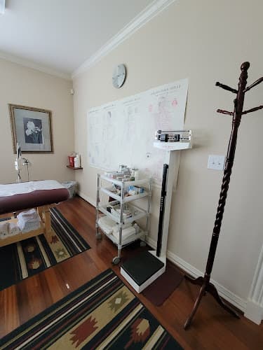 Kim Bruce Acupuncture Herb clinic