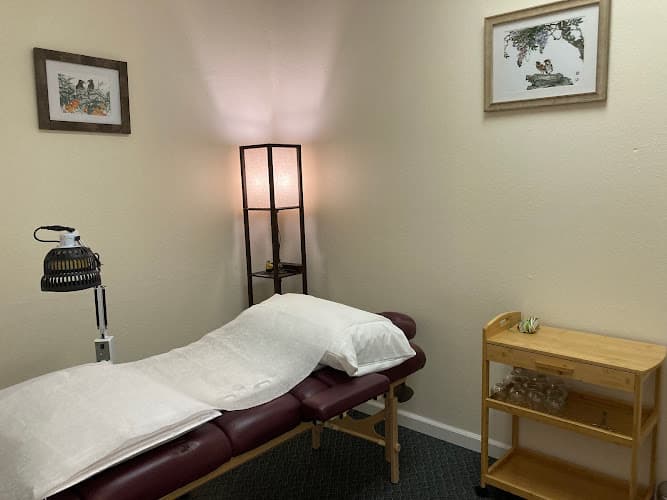 Pine Tree Acupuncture and Herbs (부부한의원) clinic