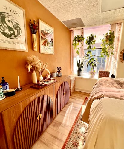 Auna Acupuncture and Wellness | Dr. Gianna Rielle DACM, L.Ac clinic