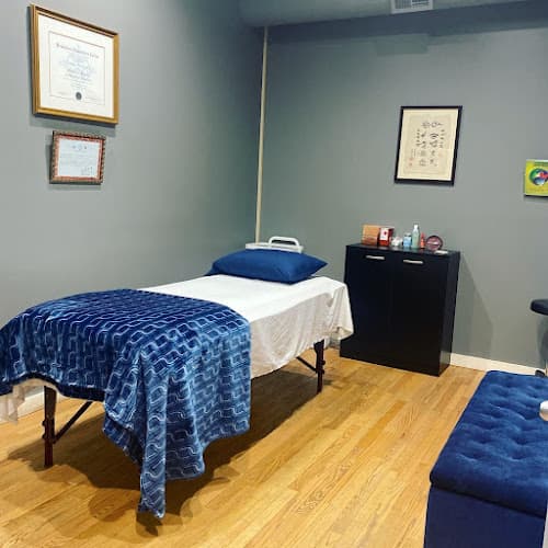 Jennifer Dubowsky Chicago Acupuncturist clinic
