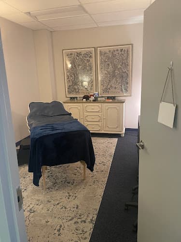 Kristin Lundeen Acupuncture clinic