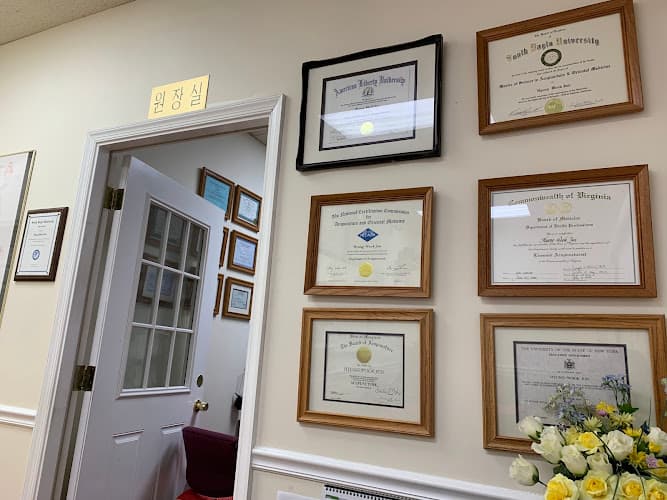 Jun Acupuncture & Herbs Clinic clinic