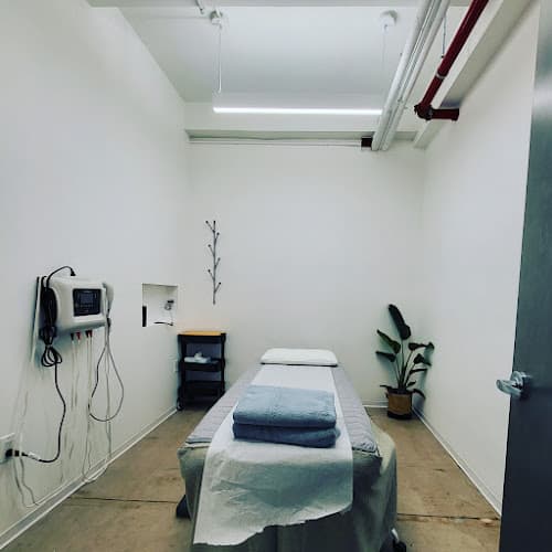 MIDTOWN ACUPUNCTURE AND PHYSICAL THERAPY clinic